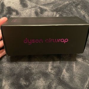 Dyson airwrap long barrel 1.6 inch set, new in box never used